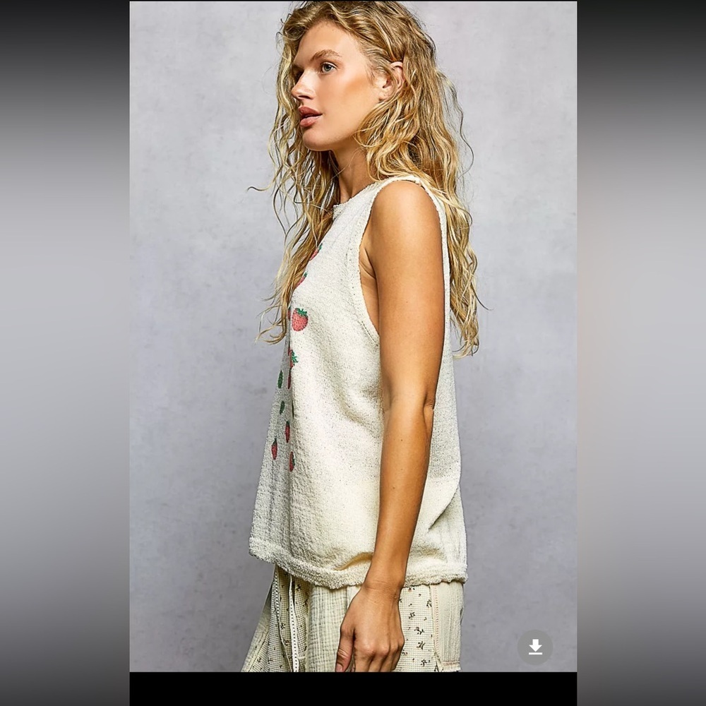 Last One-POL Strawberry Print Sleeveless Top - Picture 5 of 5